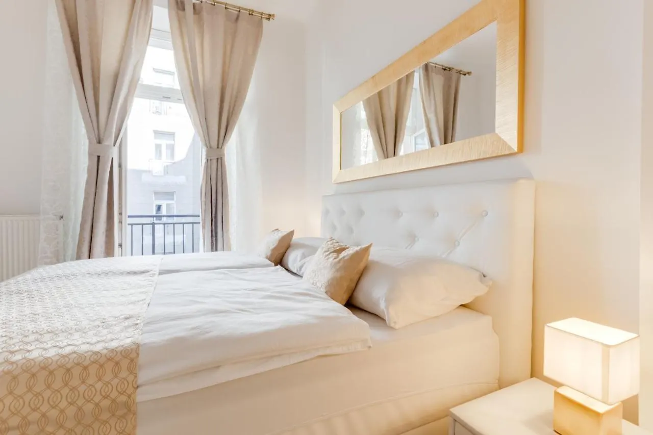 Luxury Riverside Apartments In The Center Of Prague