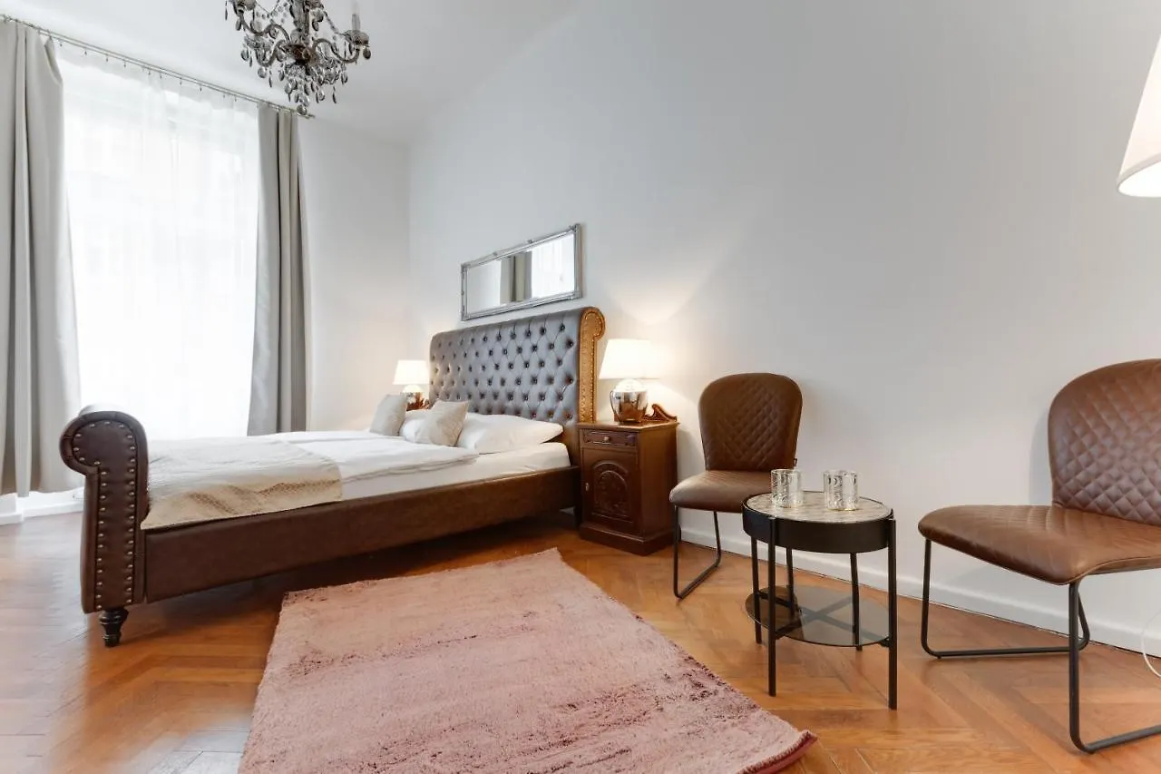 Luxury Riverside Apartments In The Center Of Prague 0*,