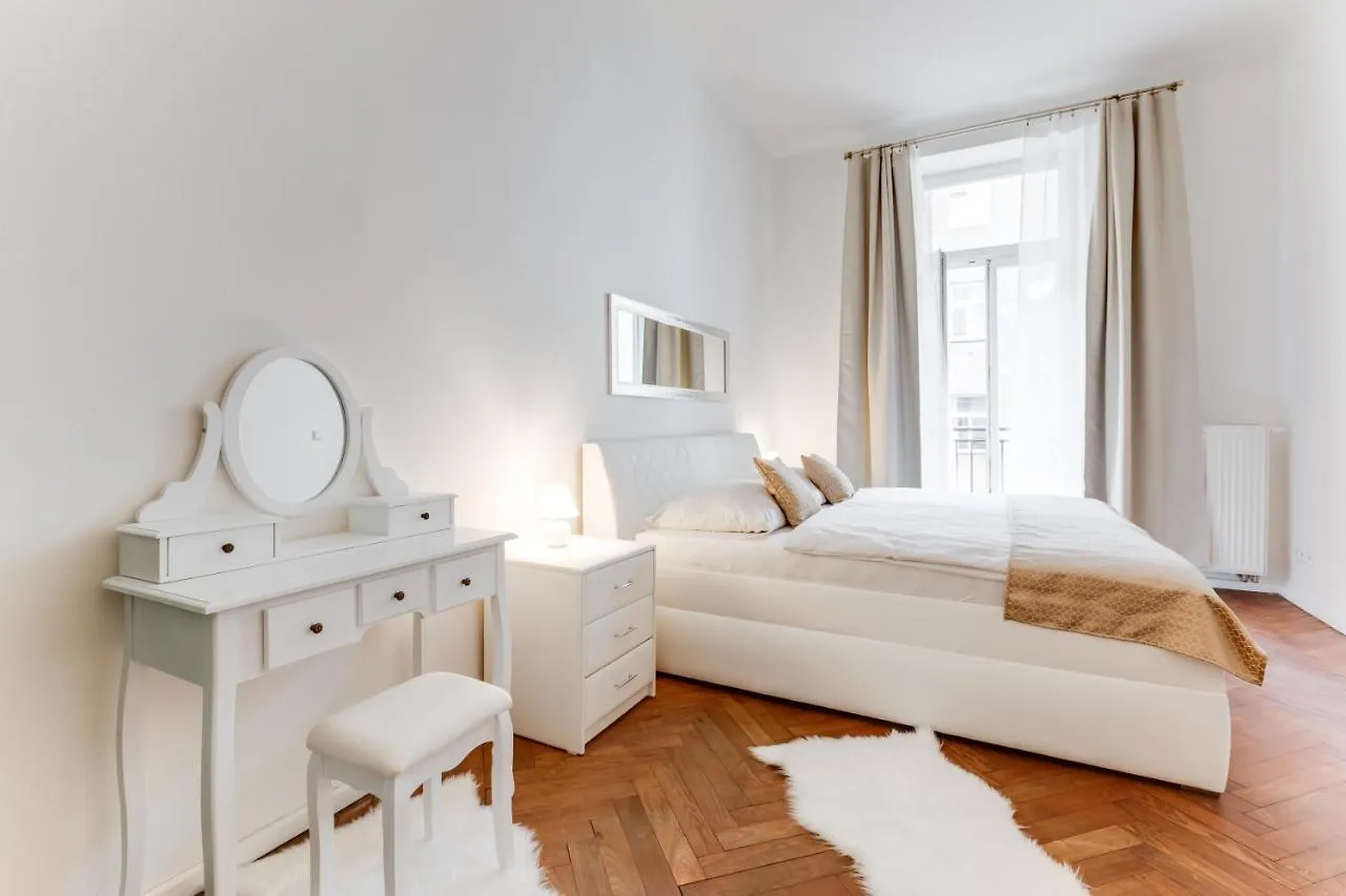 Luxury Riverside Apartments In The Center Of Prague