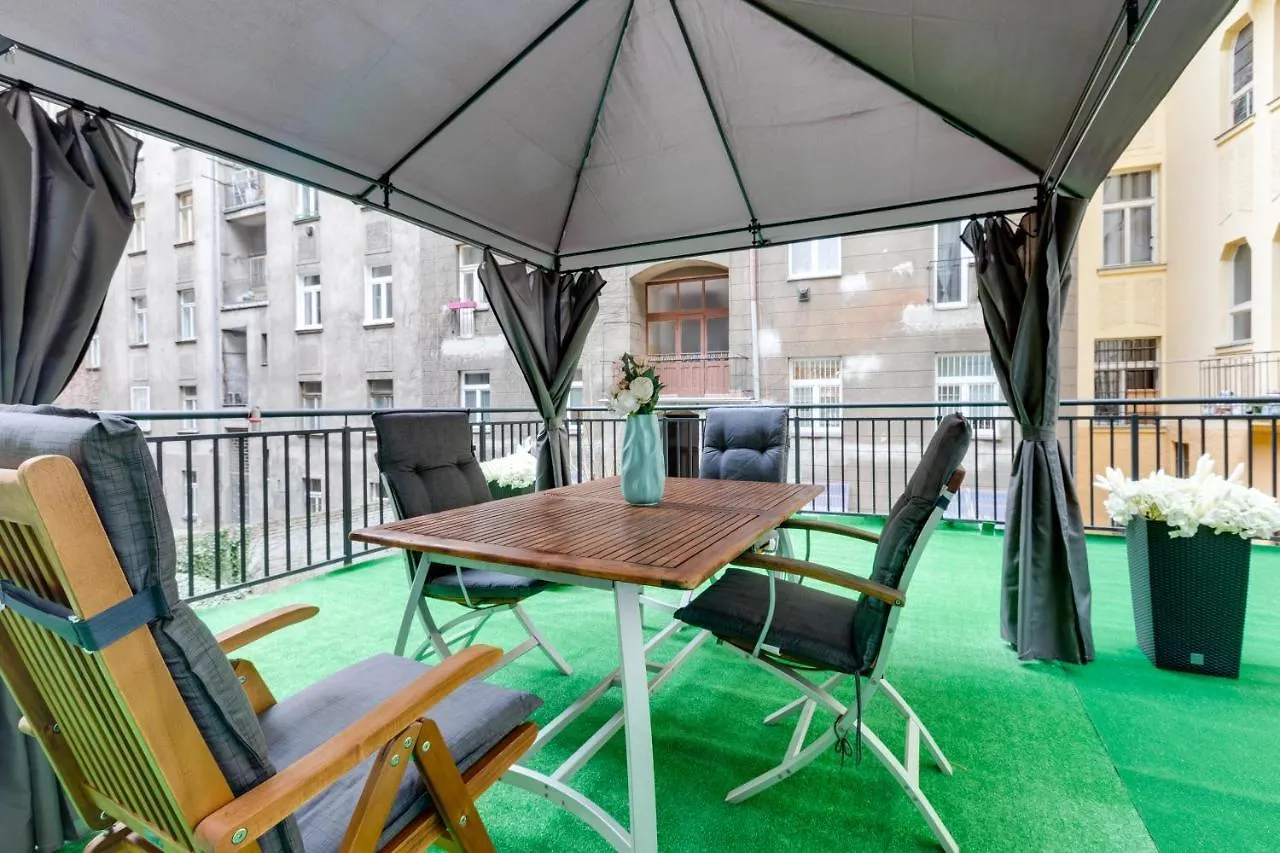 Luxury Riverside Apartments In The Center Of Prague 0*,