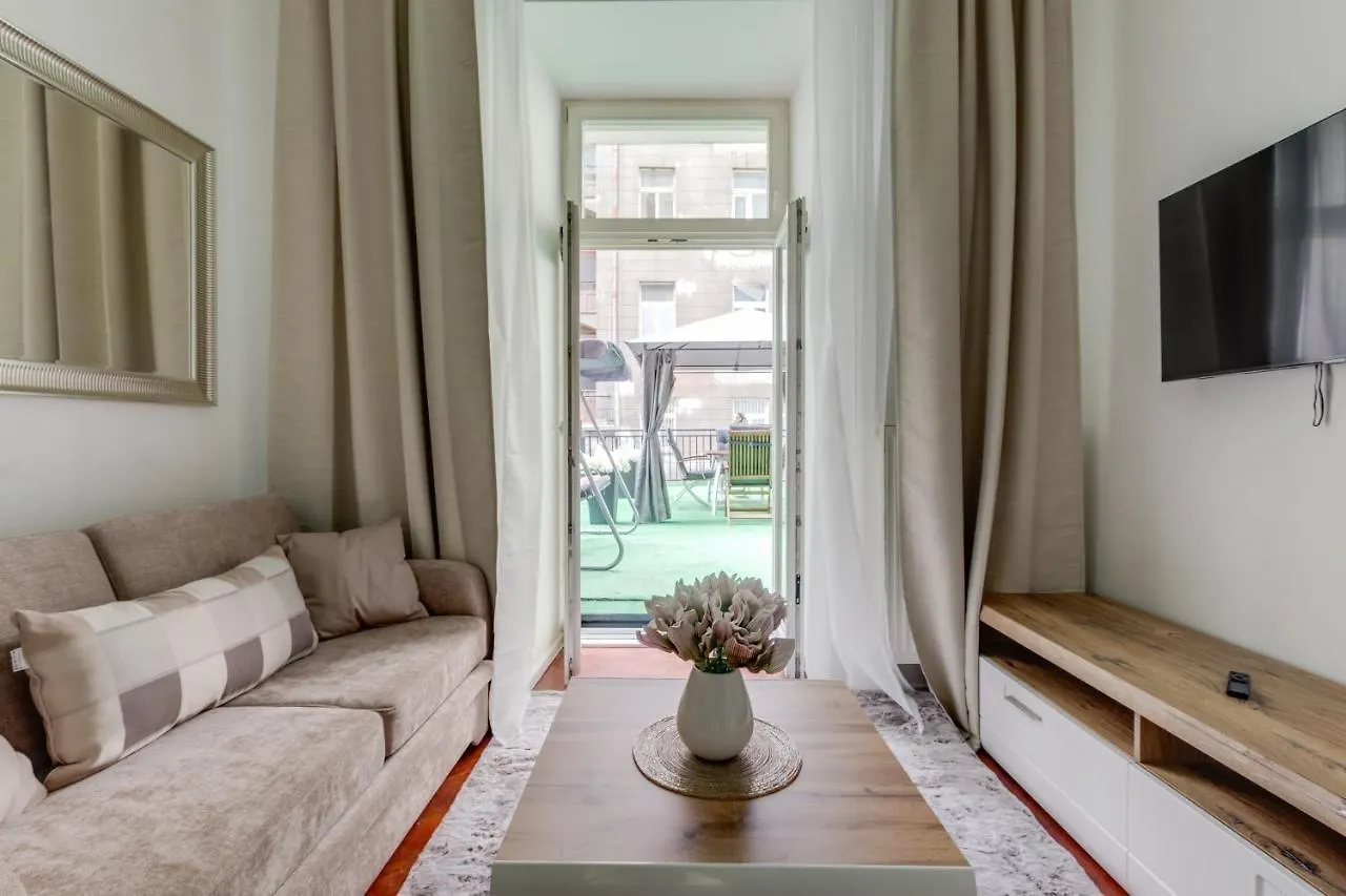 Luxury Riverside Apartments In The Center Of Prague