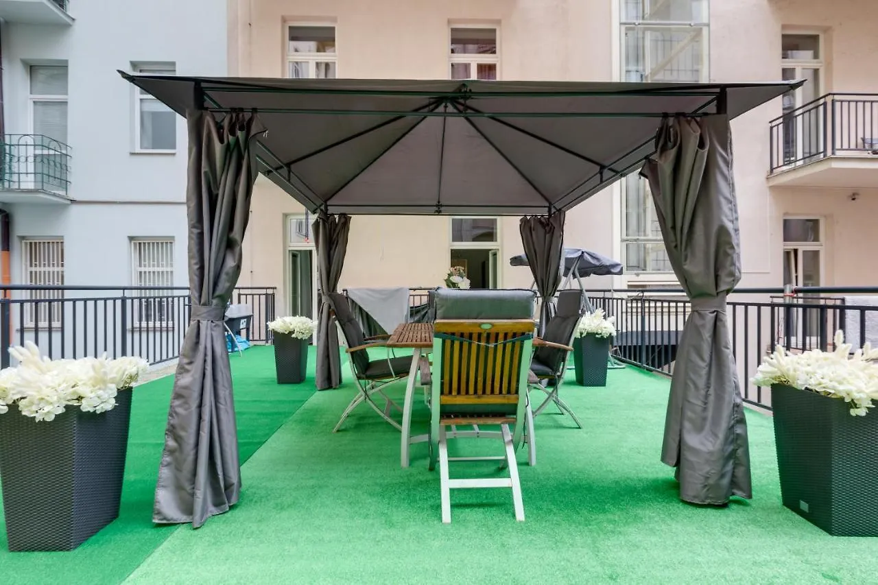 Luxury Riverside Apartments In The Center Of Prague 0*,