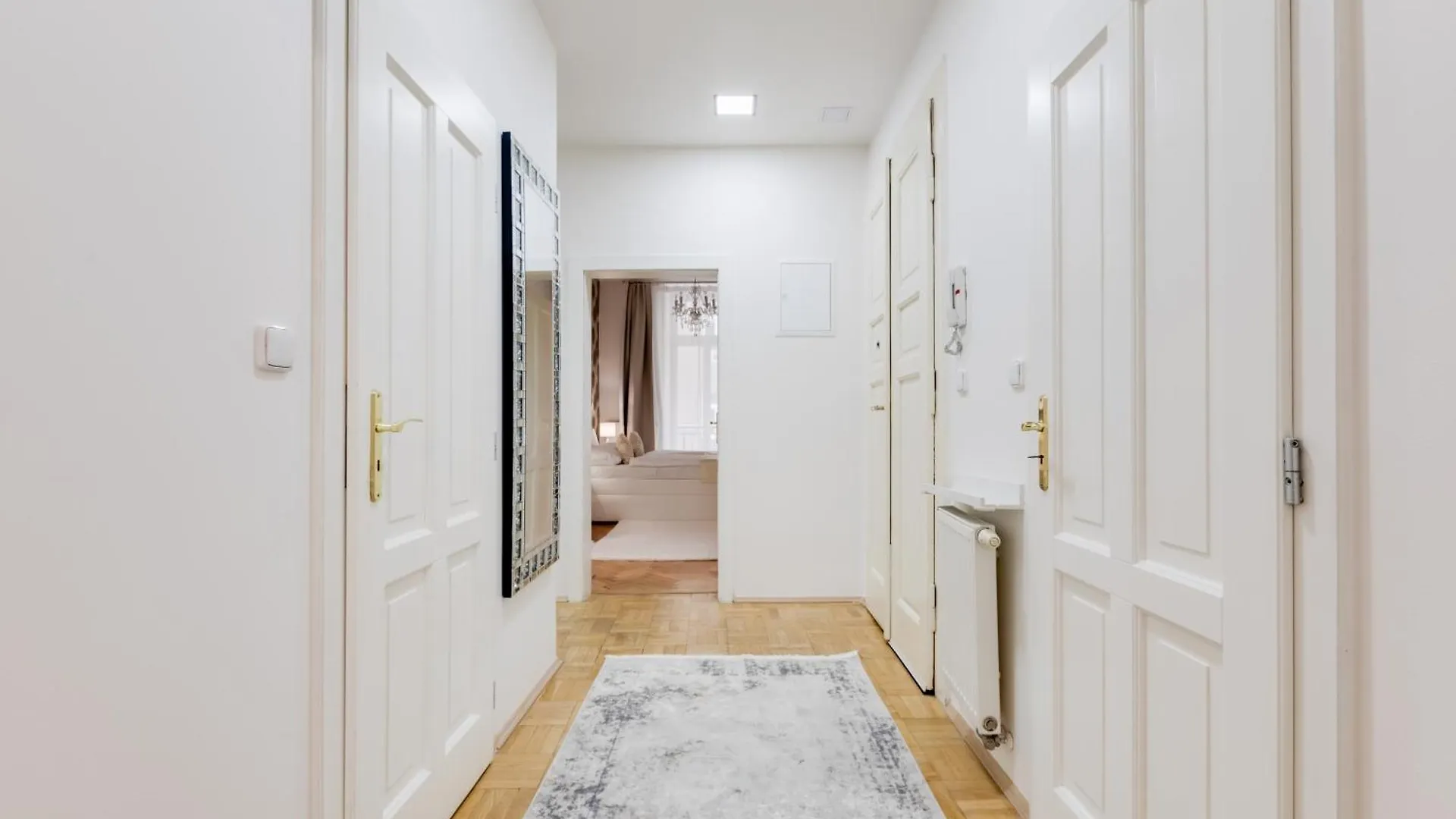 Luxury Riverside Apartments In The Center Of Praag 0*,