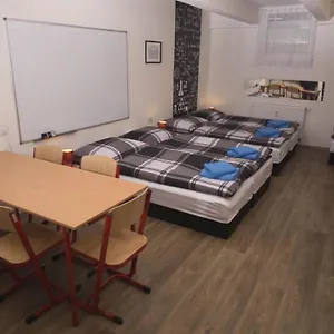  Appartement School - Your Unique Place In By Metro Vysehrad