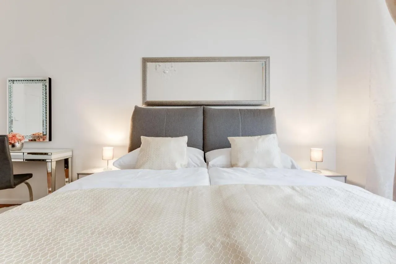 Luxury Riverside Apartments In The Center Of Prag Çek Cumhuriyeti