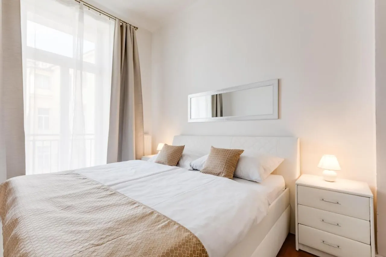 Luxury Riverside Apartments In The Center Of Prag