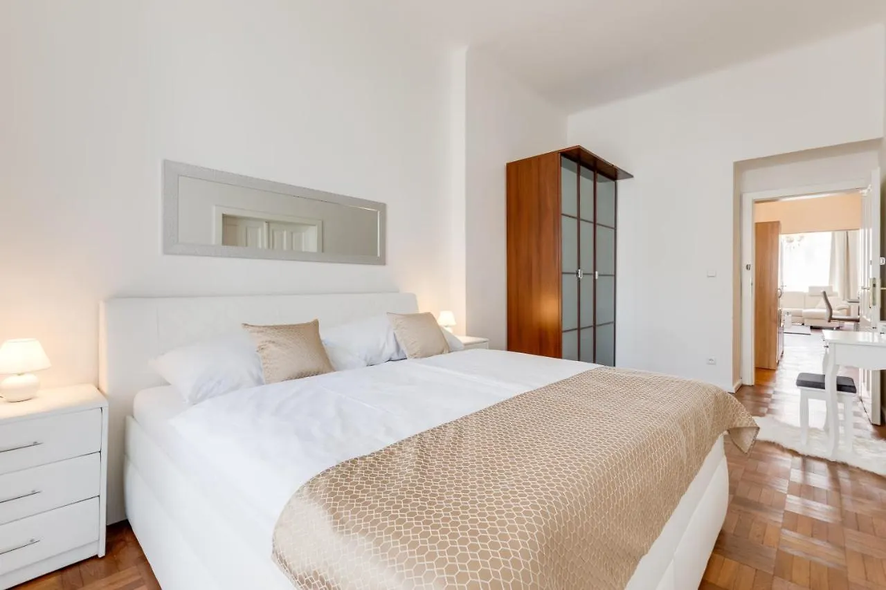 Luxury Riverside Apartments In The Center Of Prag