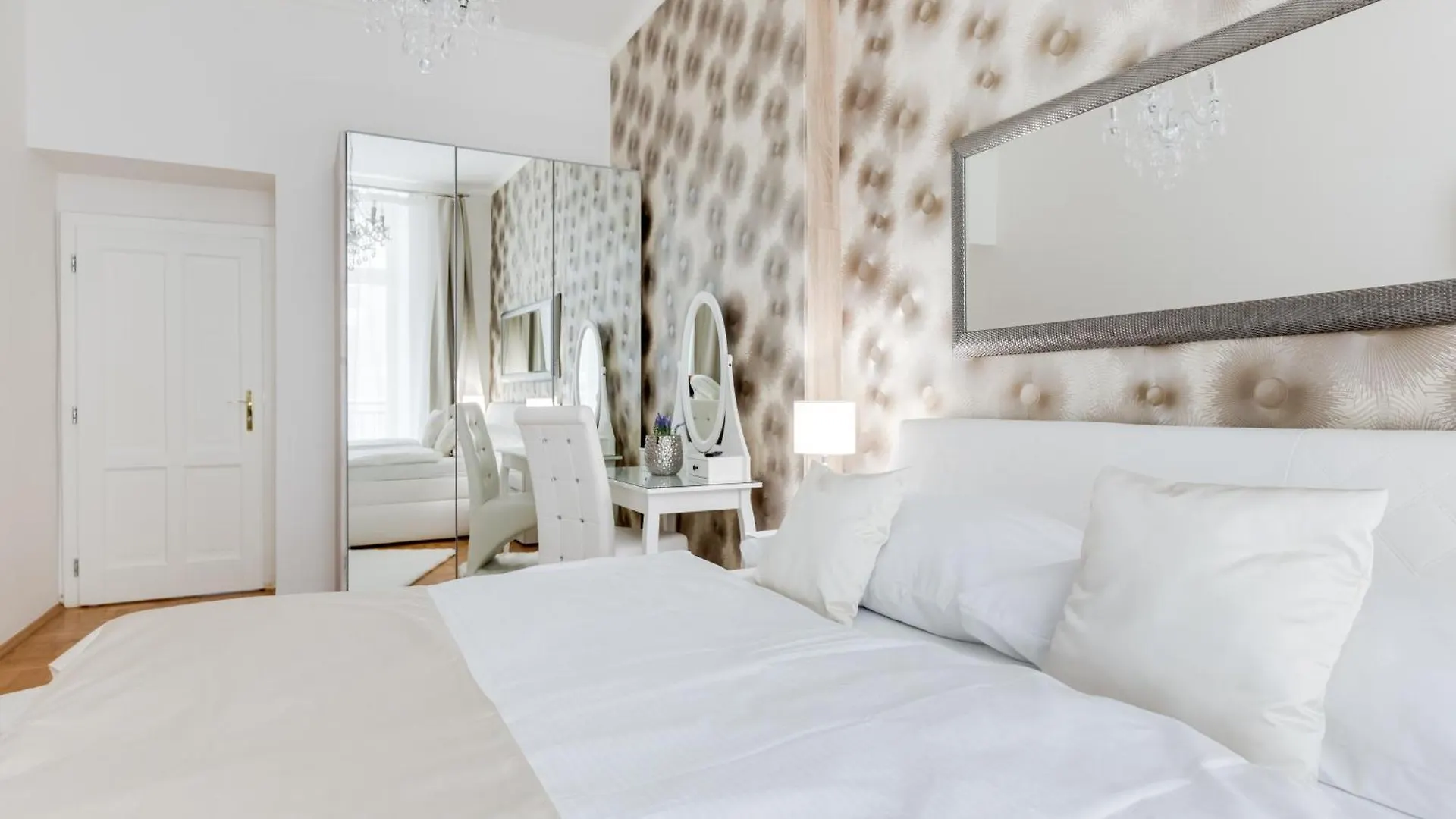 Luxury Riverside Apartments In The Center Of Prag